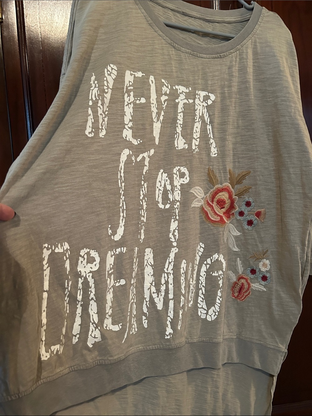 Taupe Embroidered Floral Graphic Tee
Never stop dreaming♥️